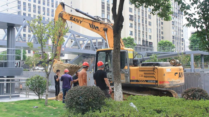 炎炎夏日送清涼，滴滴關(guān)懷潤(rùn)人心